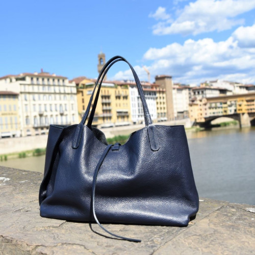 Leather bag Full-grain cowhide.