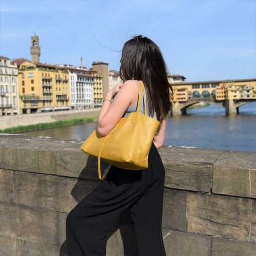 Leather bag Full-grain cowhide.