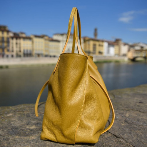Leather bag Full-grain cowhide.