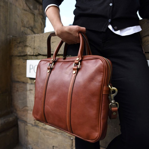 Borsa in pelle di vitello tamponata a mano