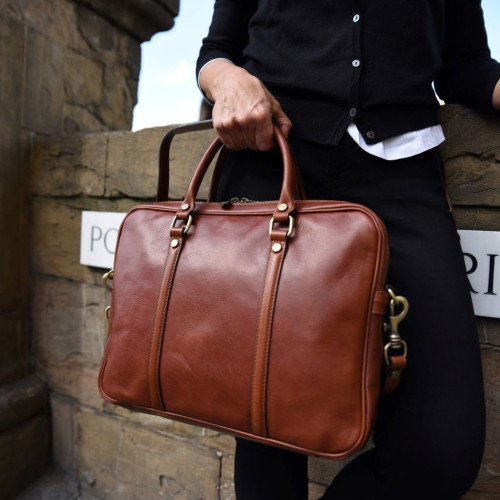 Borsa in pelle di vitello tamponata a mano