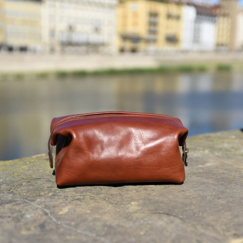 Beauty case in pelle di vitello tamponata a mano
