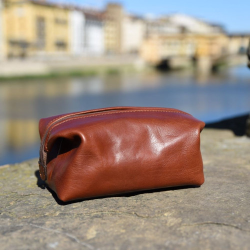 Beauty case in pelle di vitello tamponata a mano