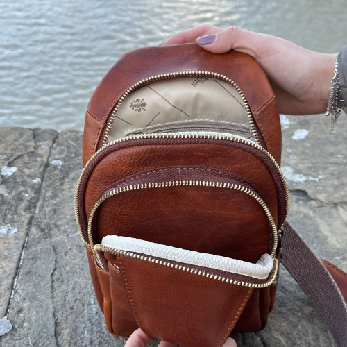 Leather handbag made of vegetable tanned leather