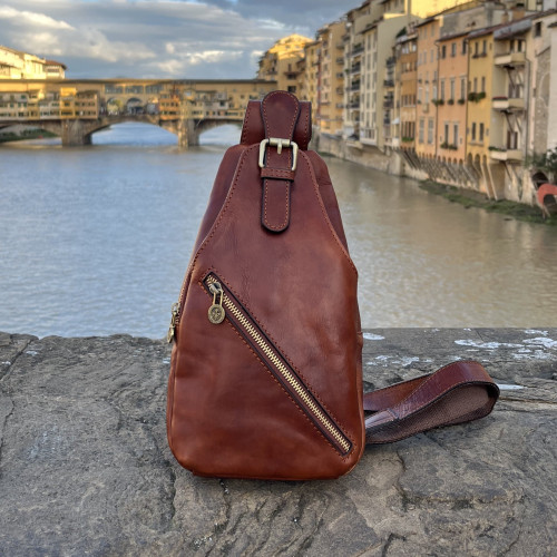 Borsa in pelle di vitello tamponata a mano