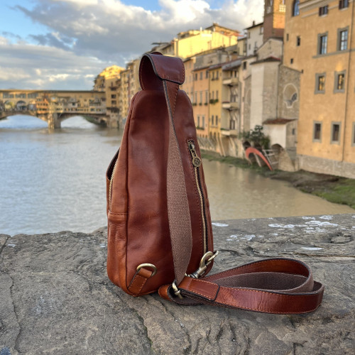 Borsa in pelle di vitello tamponata a mano