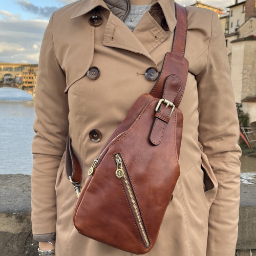 Borsa in pelle di vitello tamponata a mano