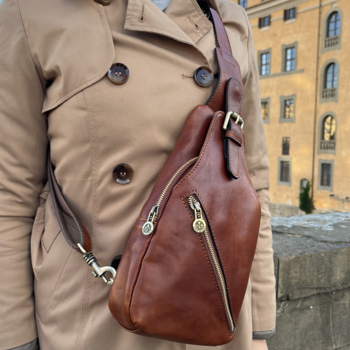 Borsa in pelle di vitello tamponata a mano