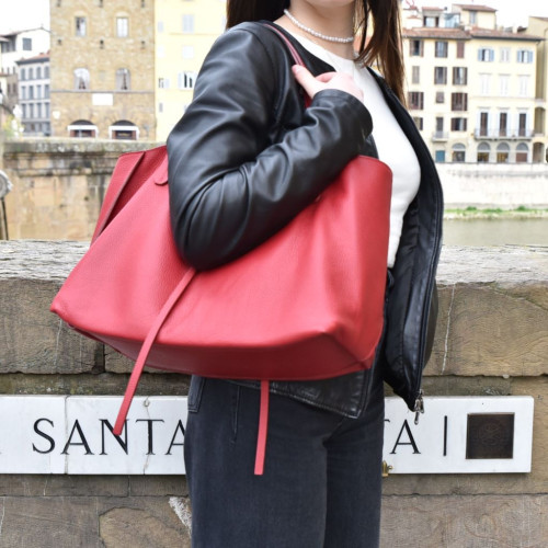 Leather bag Full-grain cowhide.