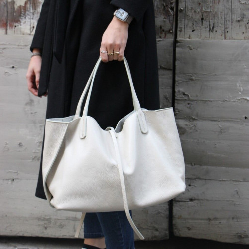 Leather bag Full-grain cowhide.