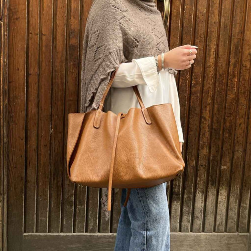 Leather bag Full-grain cowhide.