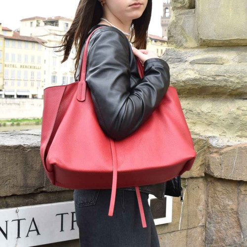 Leather bag Full-grain cowhide.