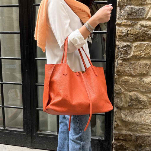 Leather bag Full-grain cowhide.