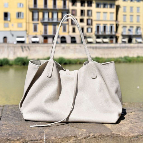 Leather bag Full-grain cowhide.