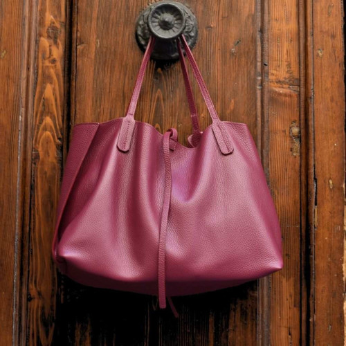 Leather bag Full-grain cowhide.