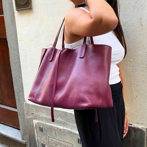 Leather bag Full-grain cowhide.