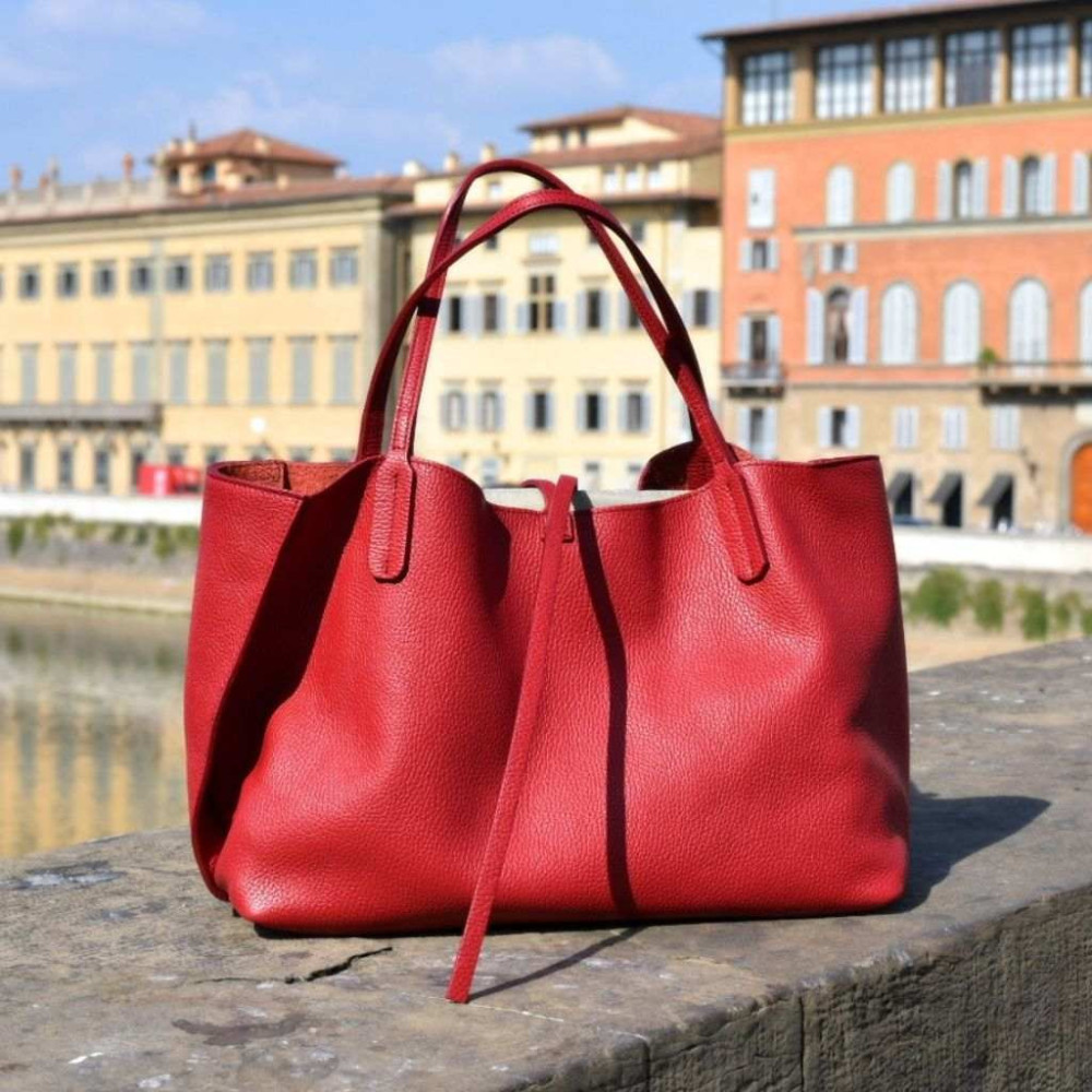 Leather bag Full-grain cowhide.