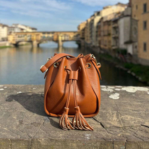 Leather bag Full-grain cowhide.