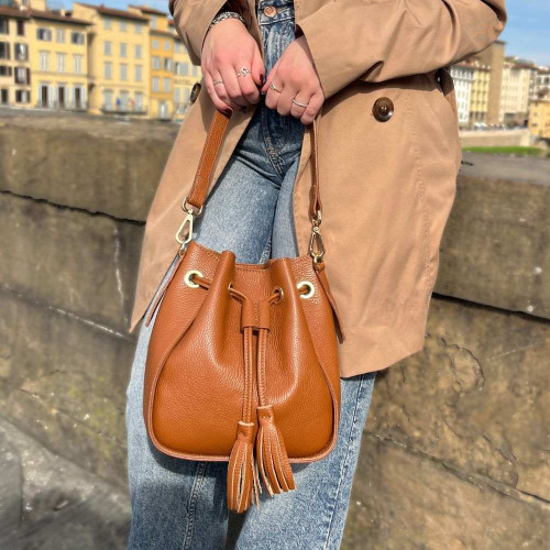 Leather bag Full-grain cowhide.