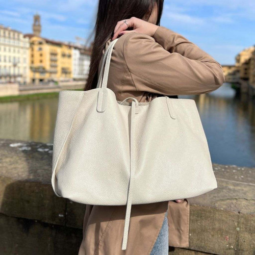 Leather bag Full-grain cowhide.