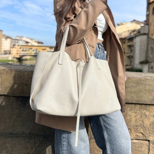 Leather bag Full-grain cowhide.