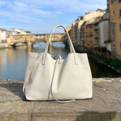 Leather bag Full-grain cowhide.