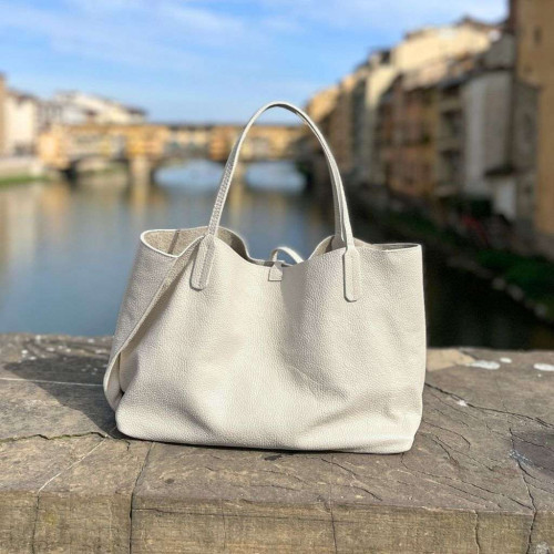 Leather bag Full-grain cowhide.