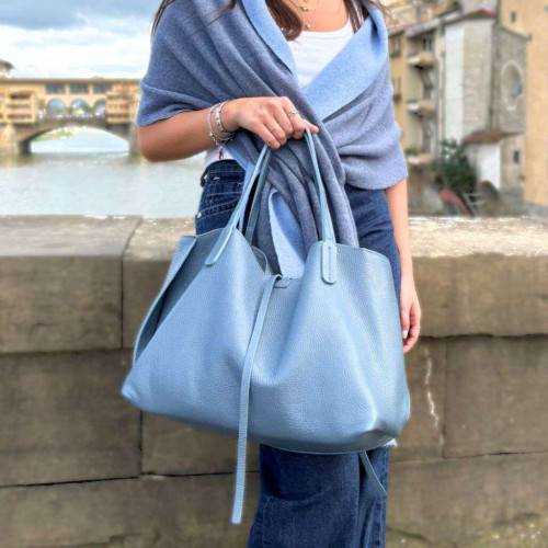 Leather bag Full-grain cowhide.