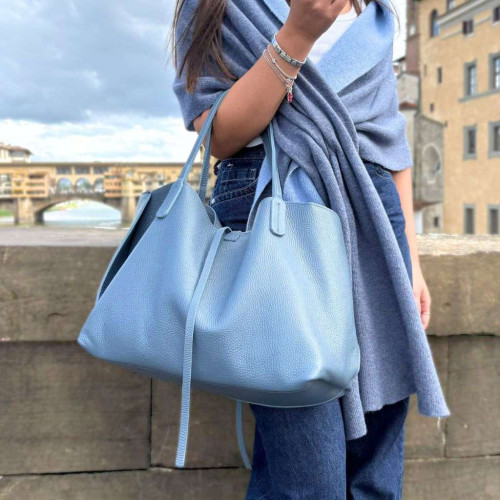 Leather bag Full-grain cowhide.